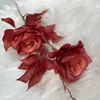 Dekoracyjne kwiaty 2heads sztuczna jedwabna róża róży hybrydowa bukiet dekoracja ślubna impreza Fake Flower Home Garden