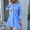 Casual Dresses Ly Ladies A-Line Mini Kjol Sexig Slim O-Neck Fashion Homecoming Dress Black Wave Point Robe Daily Ritual Ropa de Mujer