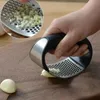 Portable Stainless Steel Garlic Press Garlic Chooper Hand Garlic Press Garlics Grinder Grater Cutter Slicer Kitchen Gadget bb0118