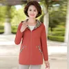 Kvinnans jackor Kvinna Autumn Jacket med Leopard Print Hood Coat för medelålders kvinnor Purple Khaki Pink Orange Zip Up Outerwear