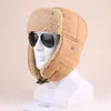 Berets Men Winter Bomber Hat Faux Cashmere Warm Russische Ushanka vrouwen Fleece Plush Earflap Snow Ski Cap voor jagen op fietsen volle kap