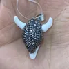 Charms Animal Bull Head Shape Resin Stick Diamond Pendant pour les bijoux de bricolage Collier et accessoires de bracelet Taille 26x28 mm