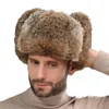 Berets 2023 Gruby ciepły kapelusz bombowca mężczyźni prawdziwy futra earflap traper na świeżym powietrzu Rosyjska czapka męska męska w rozmiarze zimowe kapelusze narciarnie