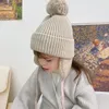 Bérets hiver enfants chapeau avec rabat d'oreille en peluche tricot épais bonnet bonnet côtelé Pom doublé chaud cadeau pour l'année de noël LB