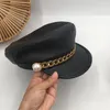 Berets Europe en de Verenigde Staten Militaire hoeden Temperament Pu Golden Joker Black Sailor Hat Sboy Visors Navy Cap