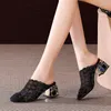 Pantoufles d'été à talons épais en cristal scintillant, maille respirante pour femmes, couverture des orteils, décoration en métal, sandales pour dames 20230714
