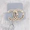 mode sieraden luxe ontwerper broche dames pins broches gouden zilveren letter broche pin voor pak jurk pins broche feest mooie cadeau specificaties mannen broches badge