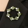 Brosches Elegant Retro Green Plant Leaf Metal Pin Brosch Pearl Flowers Collar For Women Accessories Smycken