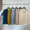 Women's Blouses 2023 Autumn Women Hoge kwaliteit kantoorhemd voor echte zijde 00% v-hals zakken Decoratie Lange mouwen shirts
