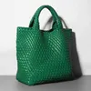 Kvällspåsar MS Fashion Knited äkta läderhink Kvinnor Luxur Designer Elegant Party Office Casual Tote Cowhide Woven Pures 2023