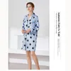 여성용 잠자기 2023 섹시한 편안한 고급 고급 순수한 컬러 잠옷 홈 서비스 중간 길이 여성 실크