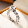 Anéis de casamento huitan luxo redondo cristal cúbico zircônia promessa acessórios de moda para mulheres joias de cor prata de boa qualidade