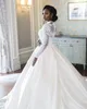 Vintage Ball Gown Wedding Gowns High Neck Dubai Arabia Lace Appliques Crystal Beads Long Sleeves Plus Size Bridal Party Dresses Robe De Marriage Button Back