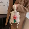 イブニングバッグロープかぎ針編みバッグ手作りパールチェーン女性バケツデザイナー編みクロスボディ織りのための分厚いニット財布