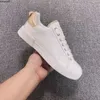 2022 Top Shoes de luxo Rhyton Sneakers bege masculino Mulheres Treinadoras Vintage Chaussures Ladies Shoe Designer Sneaker 35-45 Mjkiuy215444