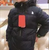 Manteau en duvet pour enfants Veste d'hiver Vêtements pour bébés Vêtements d'extérieur pour garçons Automne Enfants Vêtements d'extérieur à capuche Vêtements pour filles Épaissir garder au chaud Robe décontractée de Noël Protection contre le froid