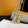 2023 Collier de luxe Designer Femme Couple en acier inoxydable Lapin V Gold Sliver Chaîne Pendentif Bijoux Cou Cadeaux Accessoires No B250q