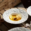 Tallrikar europeiska klippmönster keramiska västerländska middagar tallrik vit oregelbunden sallad pasta el Restaurangbordskök köksredskap
