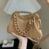 Bolsas de noite Bolsa pequena mulher 2023 Coreana Stripe Messenger Trend Chain de PVC feminino Um ombro