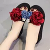 Slippers 2023 Summer Diy High Heel Mulheres Senhoras Faux Flower Pearl Decor Sandals de praia Sapatos de plataforma de cunha feminina