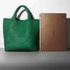 Kvällspåsar MS Fashion Knited äkta läderhink Kvinnor Luxur Designer Elegant Party Office Casual Tote Cowhide Woven Pures 2023