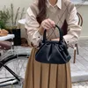 Bolsos de noche Bolso de PU para mujer Moda vintage Ligero Clip sólido Bolso cruzado Bolsa diaria Axila Simplicidad Hombro femenino