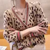 Kvinnors stickor Tees Fashion Leopard Print F Knit Cardigan tröja Kvinnor Autumn/Winter 2023 Personlighet Koreansk stil Ytter Topmomen's