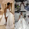 2023 Abiti da sposa a sirena sexy Perline di cristallo argento Una spalla Raso Illusion Maniche lunghe Spacco laterale Overskirts Abiti da sposa in raso Abiti da sposa personalizzati