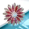 Brosches Cindy Xiang Rhinestone Sunflower for Women Winter Fashion Coat Pin Flower Accessories High Quality 2023