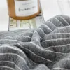 Couvertures Couverture d'été Coton Texturé Tissage Refroidissement pour les sueurs nocturnes tricotées King Size Climatisation Quilt-Gris