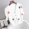 T-shirt da donna T-shirt lavorata a maglia con fragola carina ricamata a mano per donna Maglione con scollo a V Cardigan Cappotto corto Abbigliamento esterno stile coreano