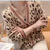 Kvinnors stickor Tees Fashion Leopard Print F Knit Cardigan tröja Kvinnor Autumn/Winter 2023 Personlighet Koreansk stil Ytter Topmomen's