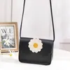 Avondtassen 2023Summer en herfst Koreaanse tas dames wilde trend mode kleine daisy messenger square kruis lichaam vrouw