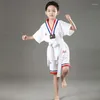 Stage Wear Kids Taekwondo Uniformes menino Uniformes Crianças Karate Judô Menina DOBOK TKD Roupas de alta qualidade