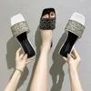 Hausschuhe Sommer Frauen Sandalen Schuhe Rutschfeste Flache Sohle Frau Strass Dekoration Rutschen Strand Designer