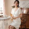 Kvinnors sömnkläder sömnklänning för kvinnor 2023 White Summer Nightgowns Woman Deep v French Nightdress Mesh Kort ärm i ett stycke klänning FG459