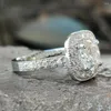 Anneaux de mariage Huitan 2023 Bague pour femmes avec coussin de zircone cubique Forme de coupe Tempérament Bandes de fiançailles féminines Bijoux