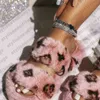 Stylisheendibags Тапочки Зимние домашние меховые тапочки House Full Furry Мягкие пушистые плюшевые туфли на плоской подошве Каблук Нескользящая обувь Повседневная женская обувь 0125/23