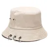 Chapeaux à large bord femmes hommes Harajuku Hip Hop couleur unie chapeau seau avec rivets à pointes 3 anneaux en métal protection solaire extérieure casquette de pêcheur Str