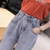 Damenjeans Coole Frau Sommermode Ripped Hole Bleach Mittlere Taille Vintage High Street Frauen Lose Harem