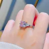 Pierścionki ślubne wykwintne różowe kryształowe minimalistów pierścionek kwadratowy cyrkon elegancka dwukolorowa biżuteria dla kobiet ozdoby zaręczynowe