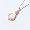 Flickor Sweet Pink Crystal Water Drop Pendant Zircon Diamond Jade Chalcedony Pendant Rose Gold Plated Halsband Bröllopsfest smycken Nyårspresent