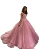 2023 Rosa Quinceanera-Kleider, schulterfrei, 3D-Blumen, applizierte Spitze, Sweet-16-Abschlussballkleid, Sweep-Zug, A-Linie, Prinzessin, Partykleid, individuelles Perlen-Ballkleid