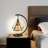 Bordslampor modern gyllene diamantlampa nordisk enkel led lampskärm vardagsrum dekoration säng kök belysning ljus
