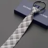 Bow Ties Wysoka jakość projektantów 2023 marki Mody Business Casual 6 cm Slim For Men Plaid Grey Zippel z pudełkiem prezentowym