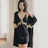 Vêtements de nuit pour femmes Sexy 2pcs Robe Ensembles Femme V-Cou Faux Soie Dormir Robe Lounge Peignoir Sling Chemise De Nuit Dentelle Douce Mariage Vêtements De Nuit