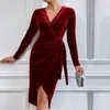 Casual Dresses 2023 Women Velvet Spring Dress Sexig V-Neck Europe och America Lace Up Dinner Party