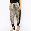 Pantalon plus taille de printemps d'été plissé causal léopard femmes couleurs élastiques couleur pantalon de survêtement bloqué femelle cargo