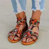 Sandals Lady Nasual Shoes بالإضافة إلى حجم 35-43 نساء بوهيميا ملون الصيف سوار الكاحل شقة