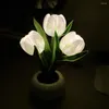 Nachtlichten LED TULIP Bloemen Licht Draadloze Faux Flower Lamp Bouquet Desktop Decoratief voor koffie el slaapkamer bruiloft